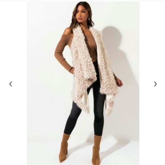 Akira fuzzy sherpa reversible vest one size fits most - Picture 1 of 6